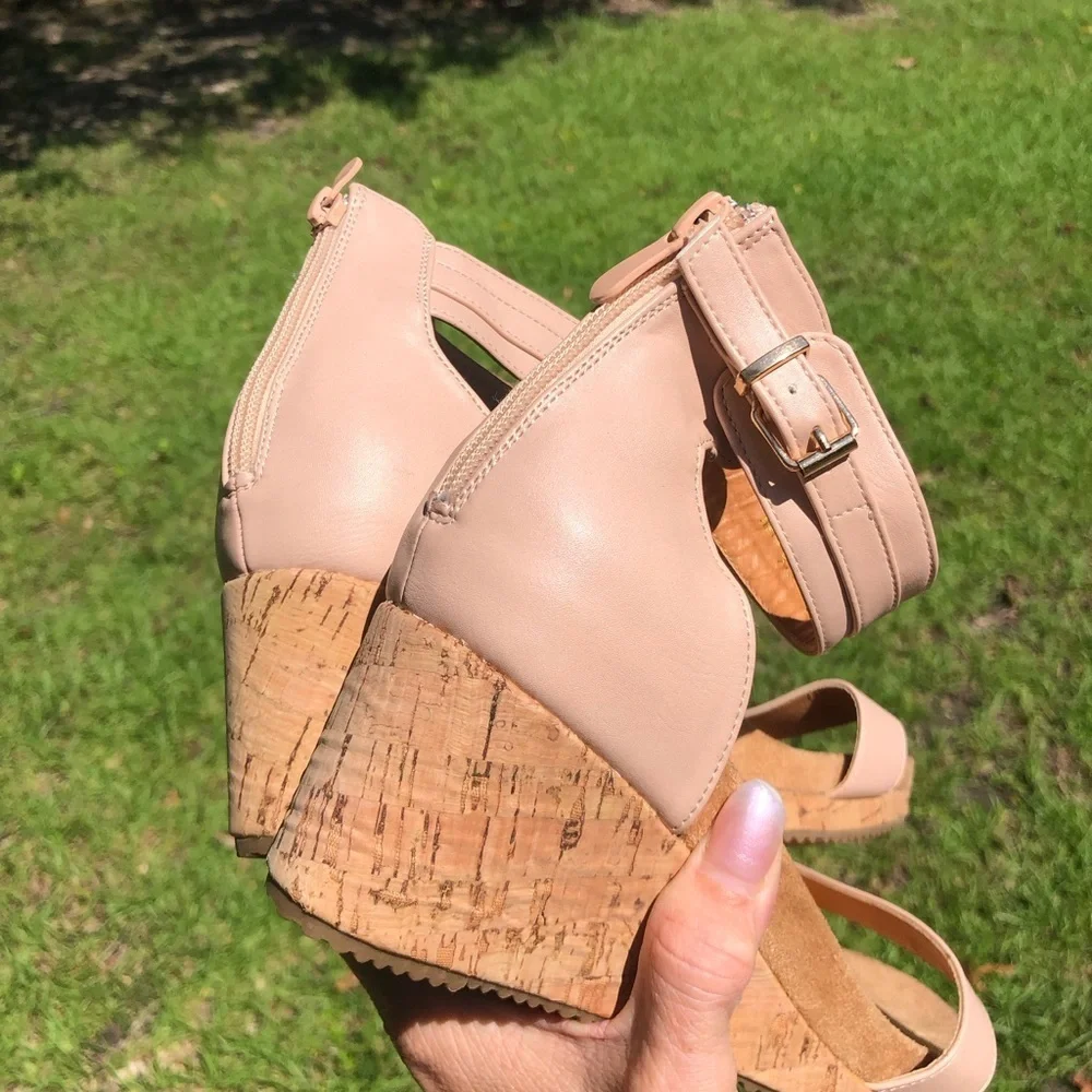 Dream Paris Platform Wedges Size 9.5 Peach